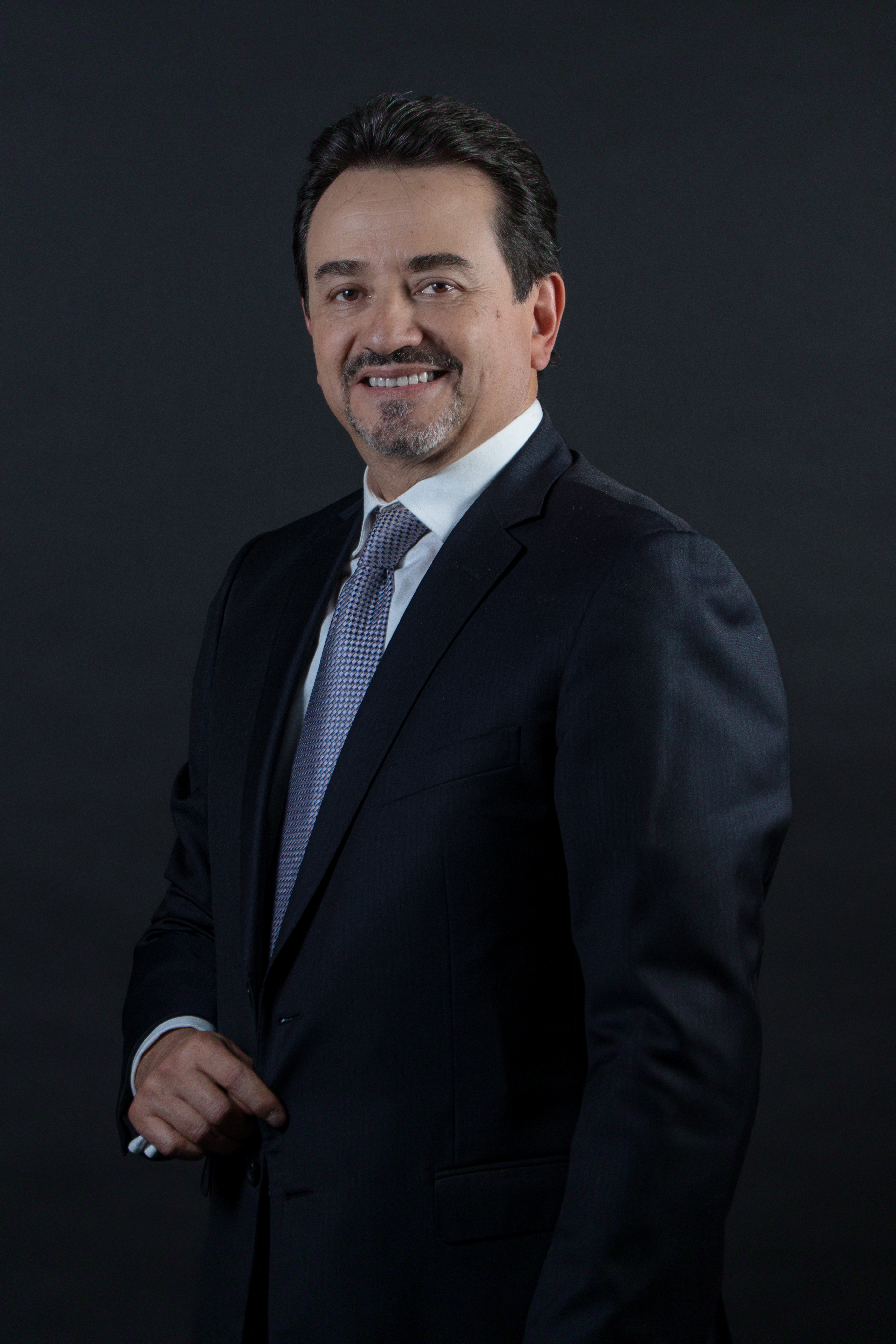Mtro. Raúl Hermosillo Carmona — Fundador y Socio Director, Discursa
